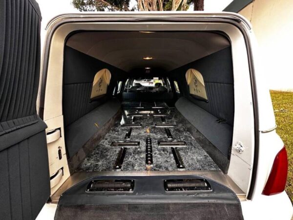 2005 cadillac deville professional 6 door hearse by federal coach 16