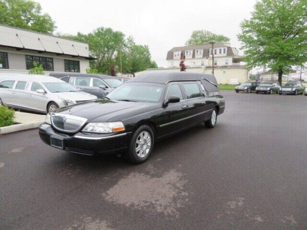 2011 lincoln town car 2 1